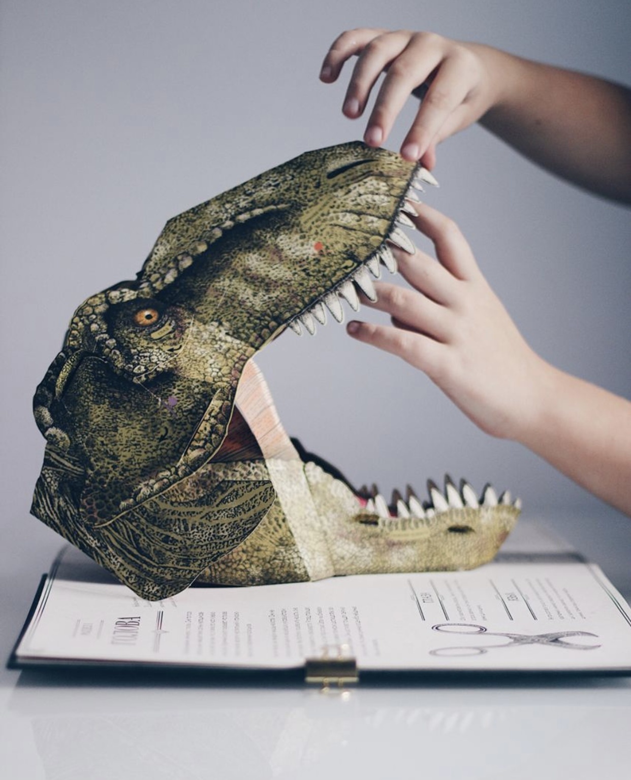 Тираннозавр рекс. Интерактивная книга-панорама. Автор — Дугал Диксон. 